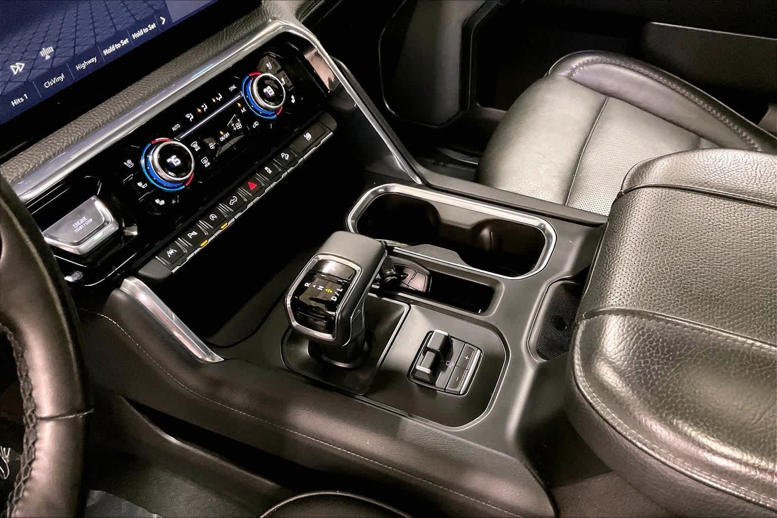 Used 2024 White Frost Tricoat GMC Denali image 17