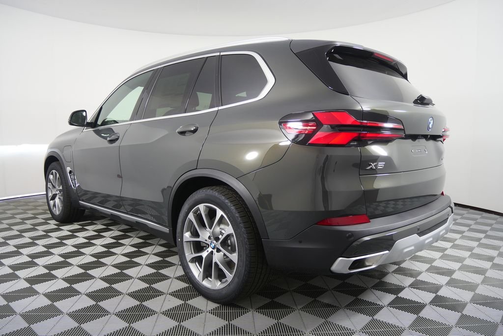 Used 2026 Dravit Grey Metallic BMW xDrive50e image 4