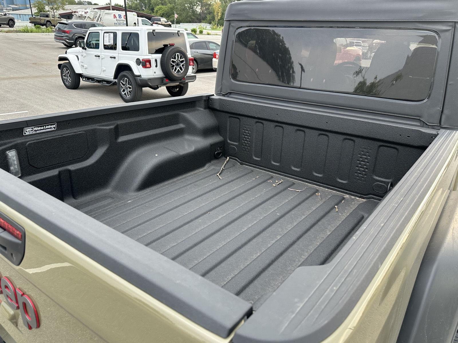 Used 2025 41 Jeep Rubicon image 5