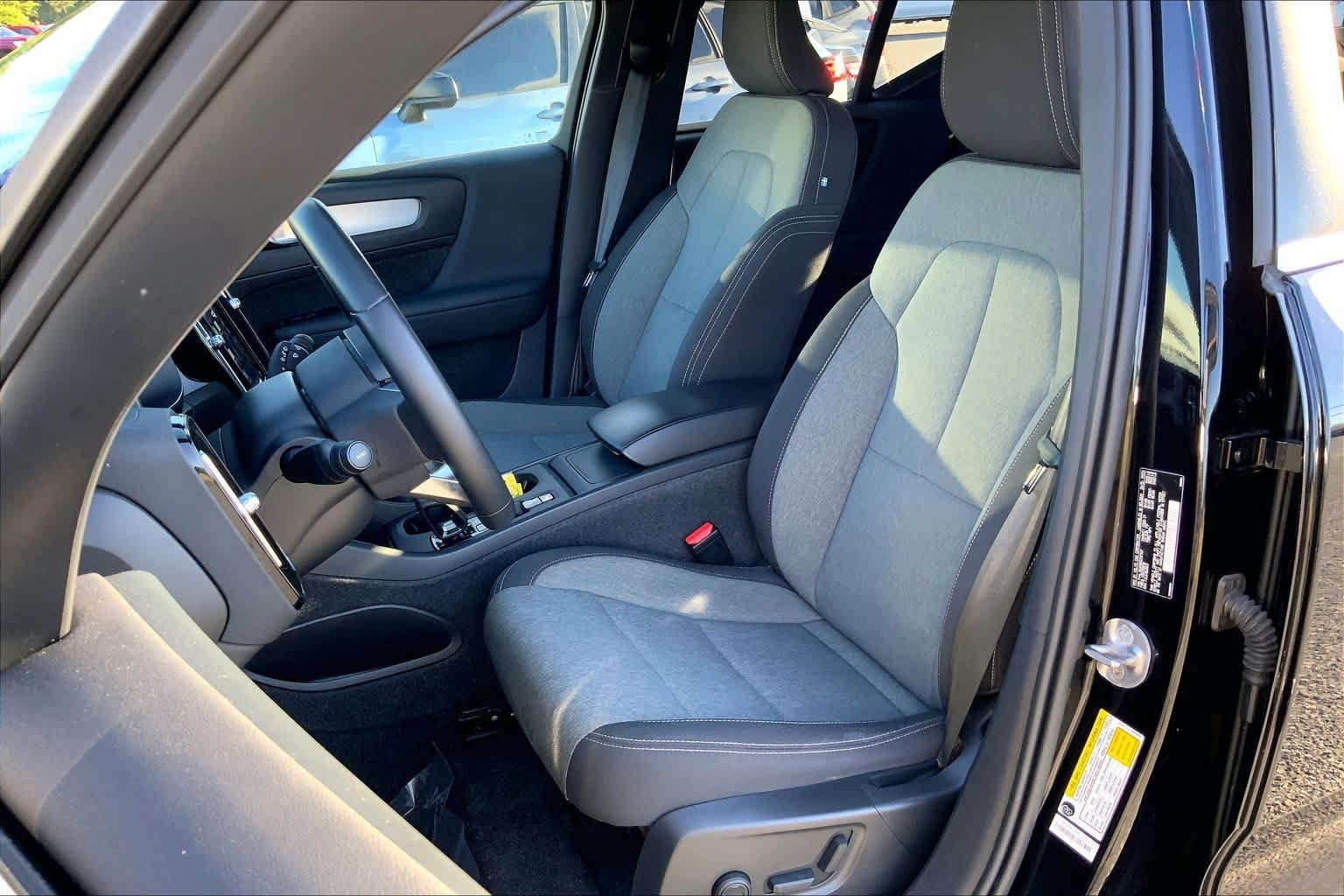 2024 Volvo XC40 Core - Photo 8