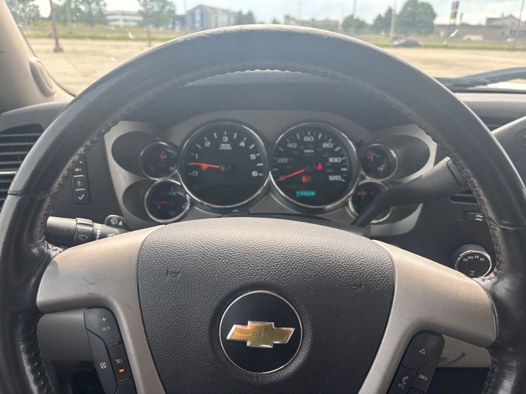 Used 2011 White Chevrolet LT image 22