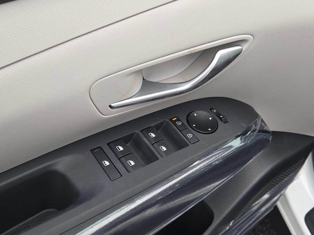 New 2026 White Hyundai SEL AWD image 24