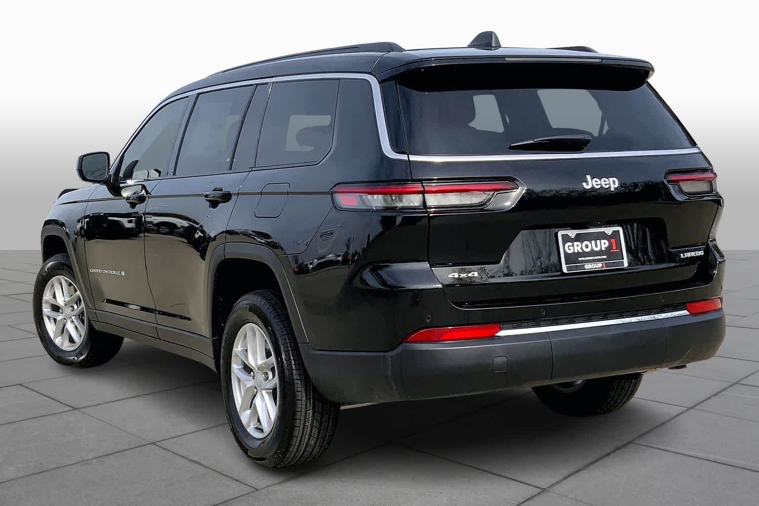 New 2026 Diamond Black Crystal Pearl-Coat Exterior Paint Jeep Laredo X image 12