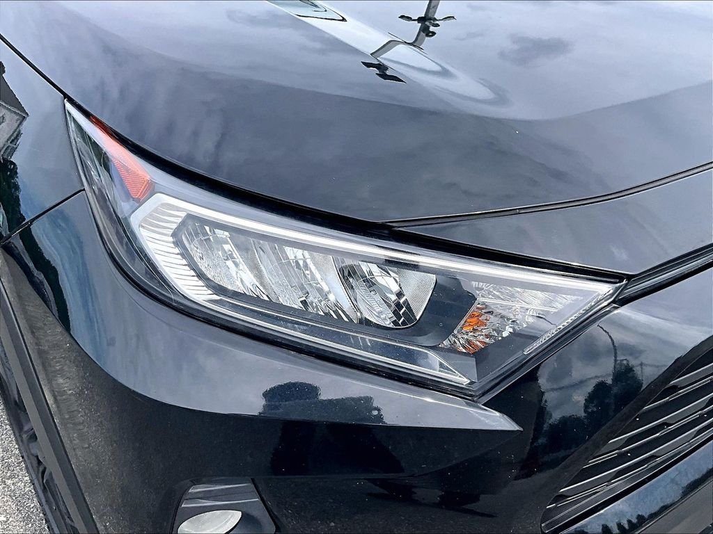 Used 2019 Black Toyota XLE image 31