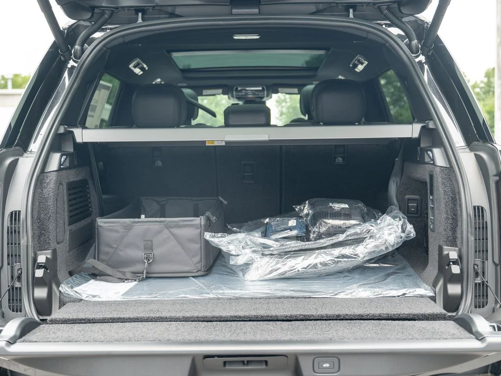 New 2026 Santorini Black Land Rover SE image 25