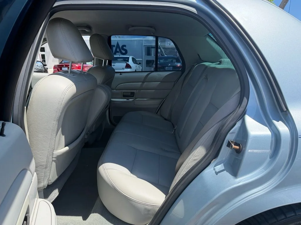 Used 2005 Silver Ford LX image 11