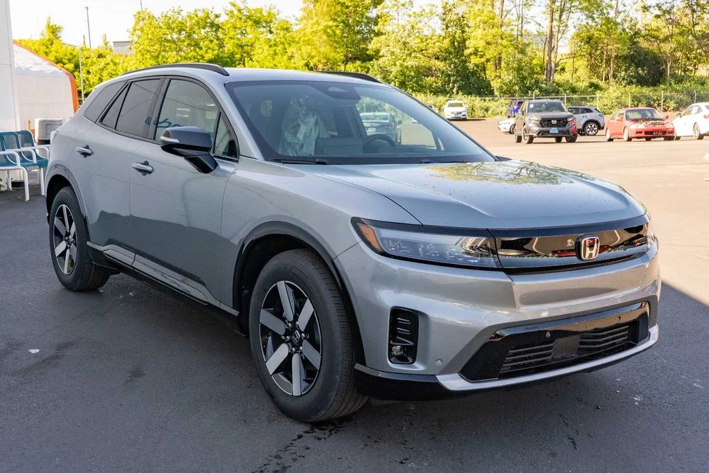 New 2026 Mercury Silver Metallic Honda Touring image 4