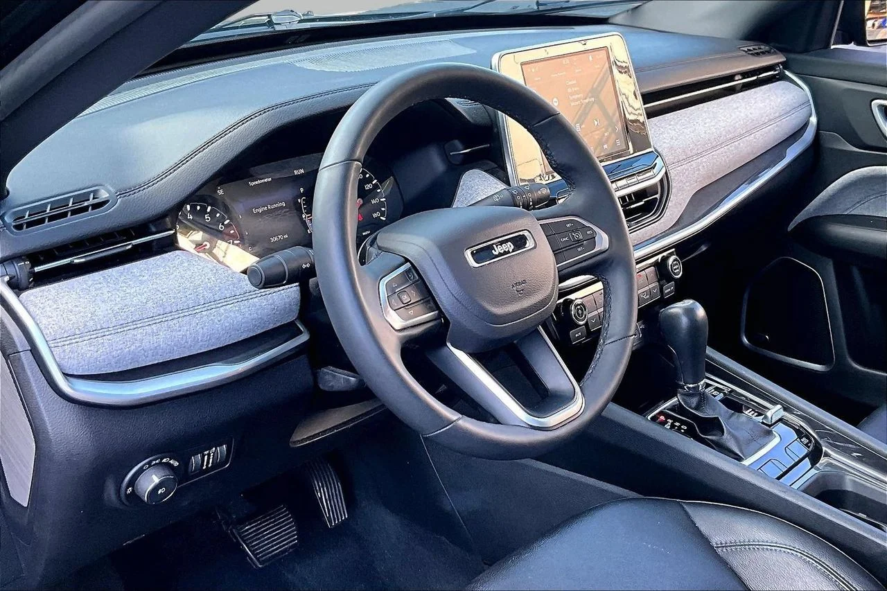 Certified Used 2025 Black Jeep Latitude image 18