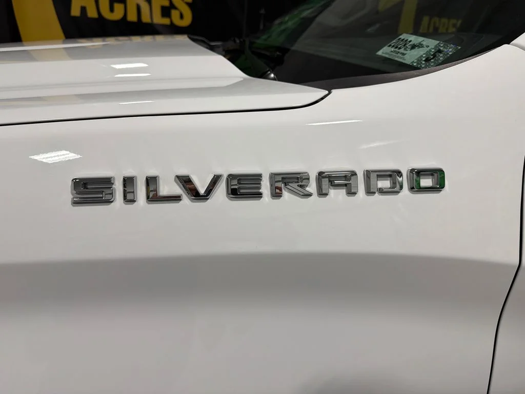 Used 2025 Summit White Chevrolet LT image 13