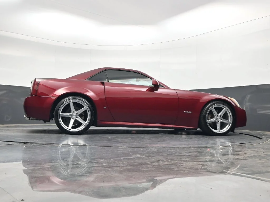 Used 2006 Red Cadillac Base image 32