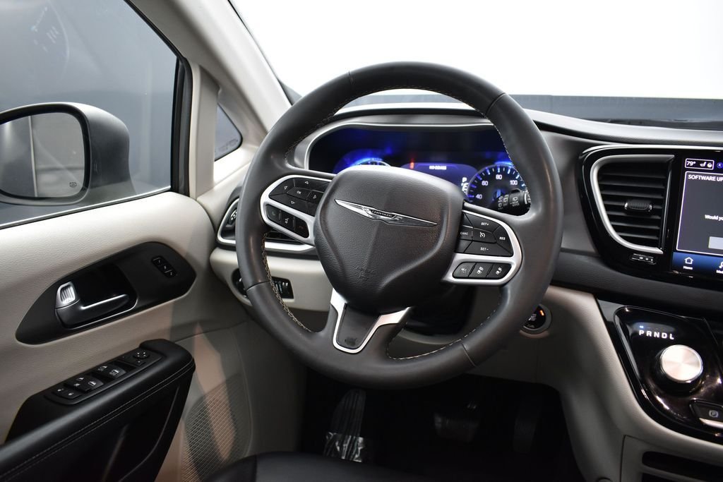 Used 2023 White Chrysler Touring L image 15