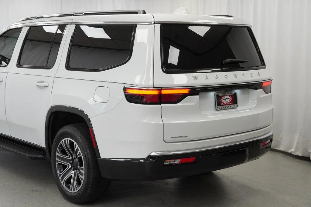 Used 2023 White Jeep Base image 23