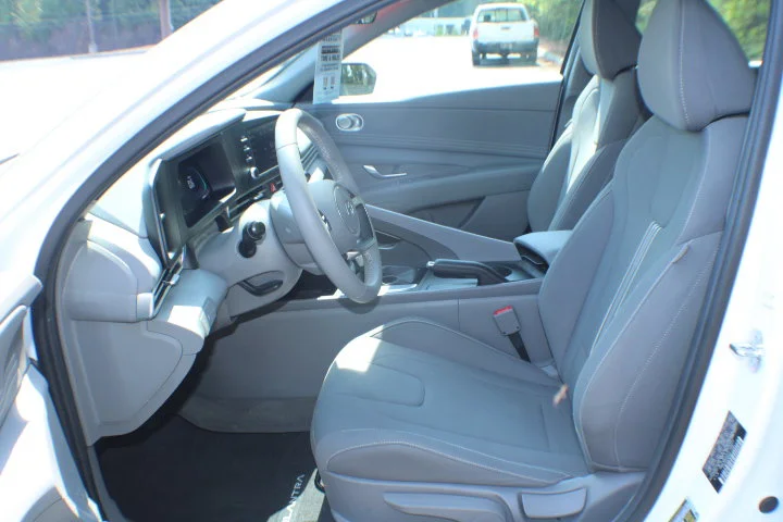 Used 2026 White Hyundai SEL Sport image 12