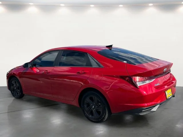 Used 2023 Red Hyundai SEL image 4