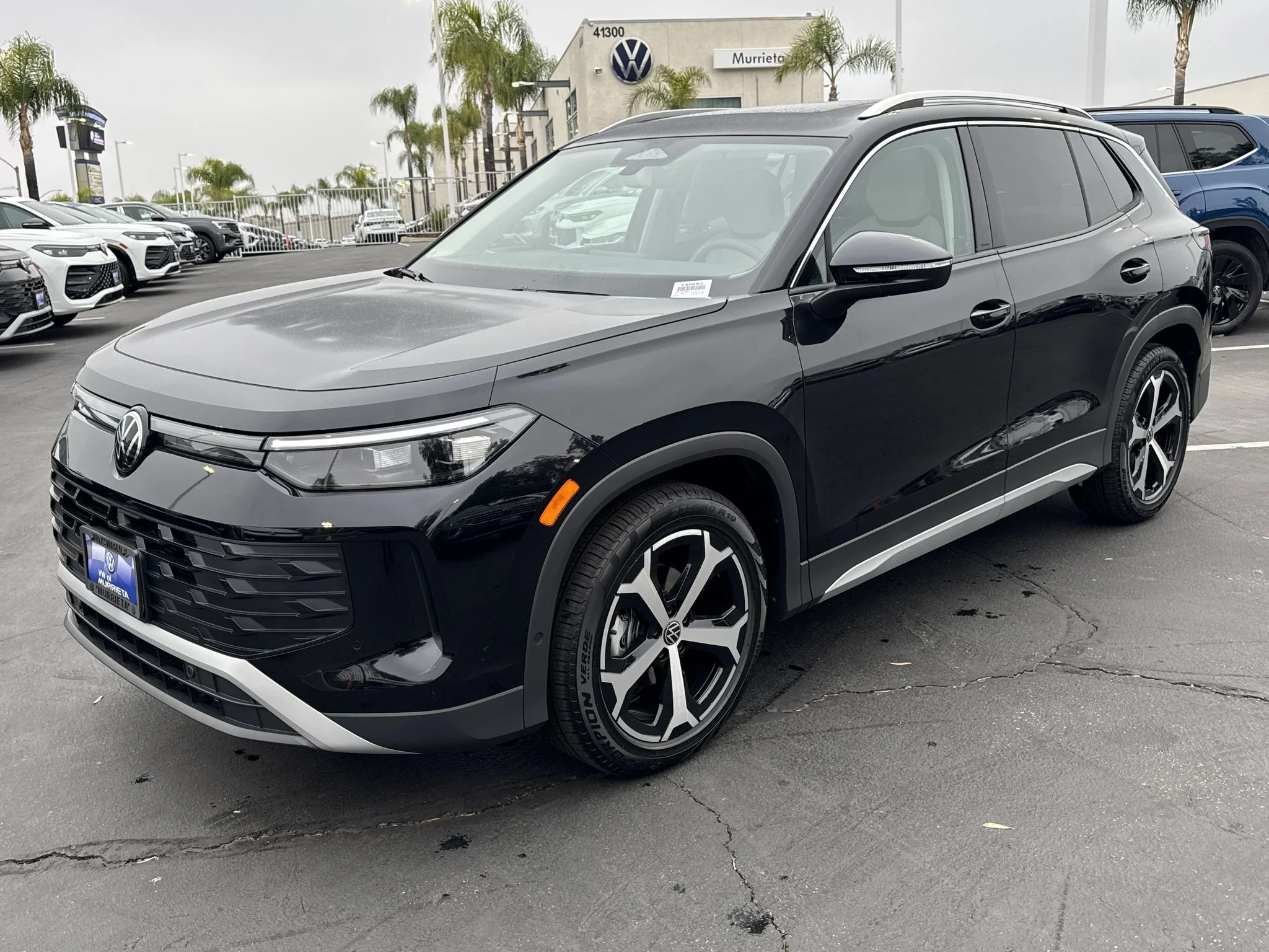 New 2026 Deep Black Pearl Volkswagen SE image 3