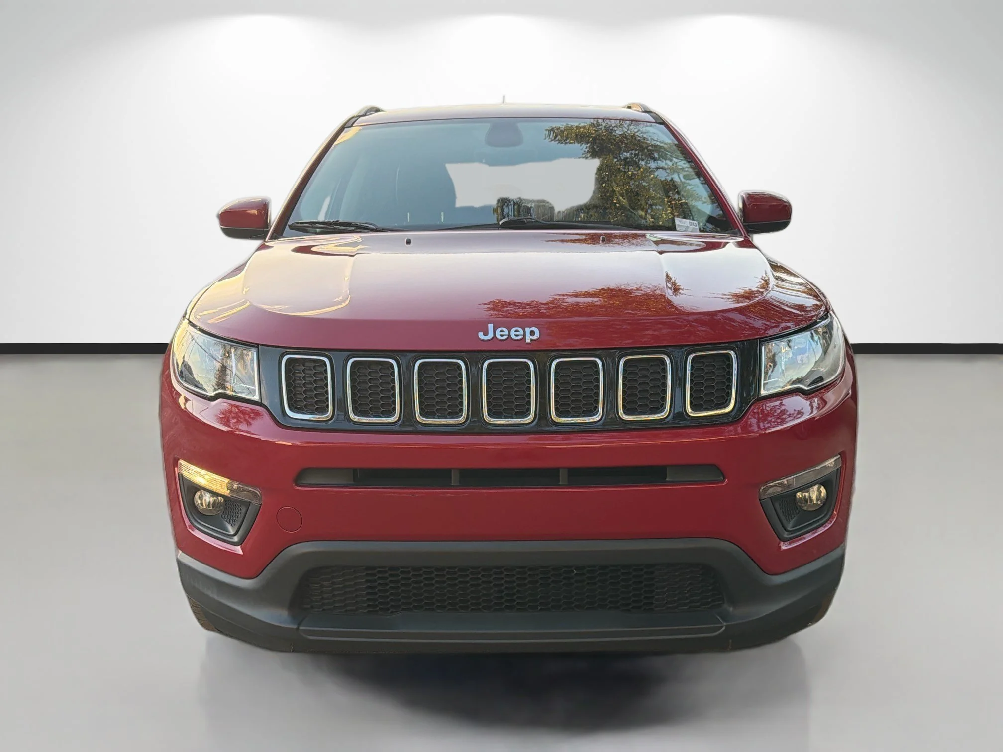 Used 2018 Redline Pearlcoat Jeep Latitude image 8