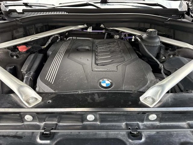 Used 2022 Black BMW xDrive40i image 13