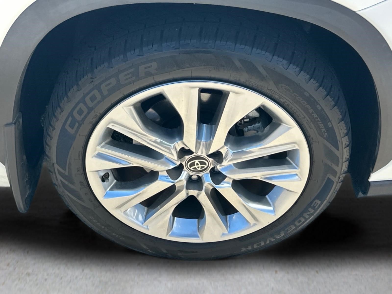 Used 2020 Blizzard Pearl Toyota Limited image 9
