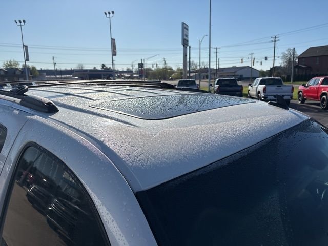 Used 2012 White GMC SLT image 12
