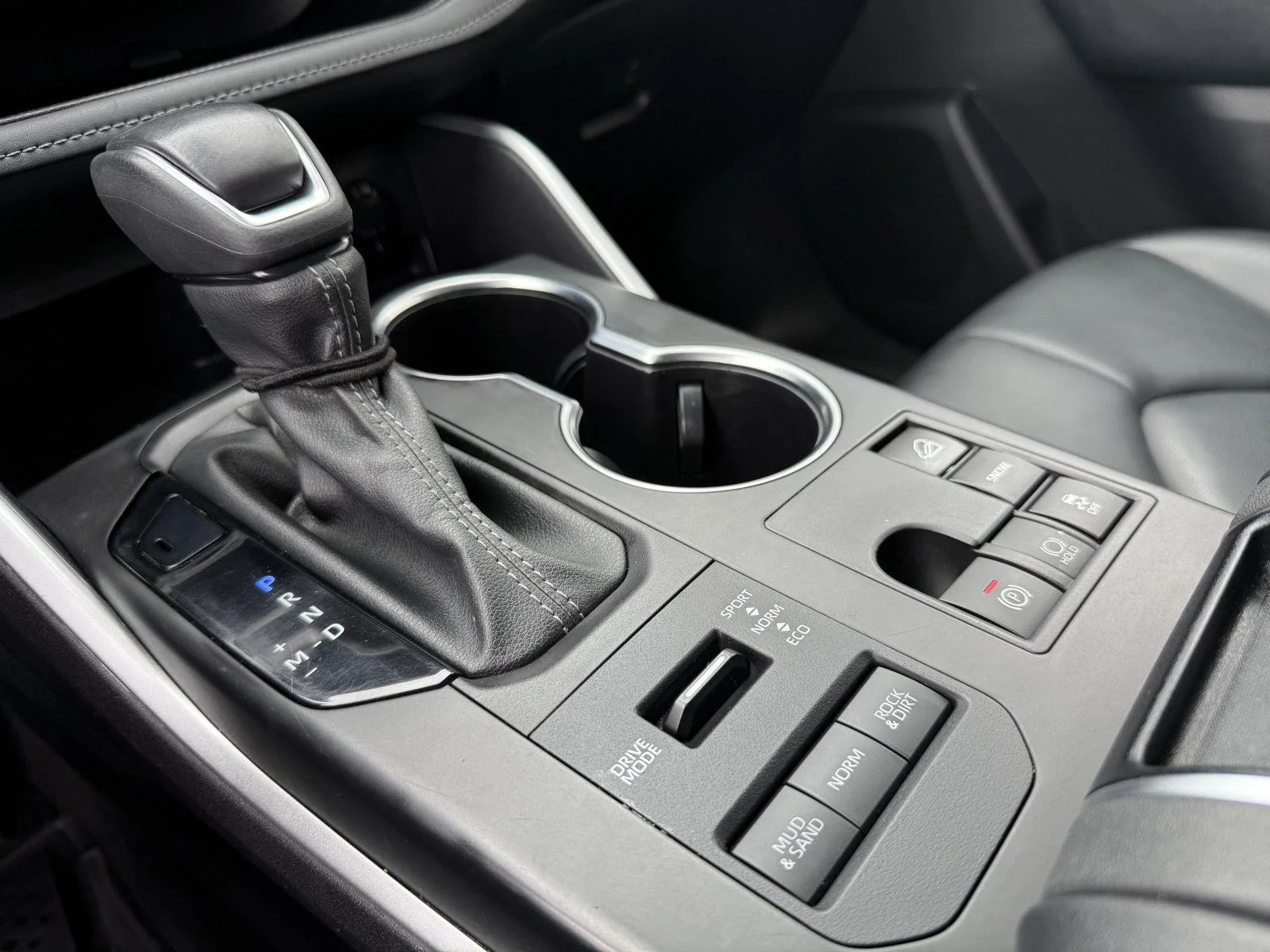 Used 2024 Moon Dust Toyota XLE image 22