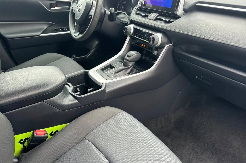 Used 2025 Pearl Toyota XLE image 20