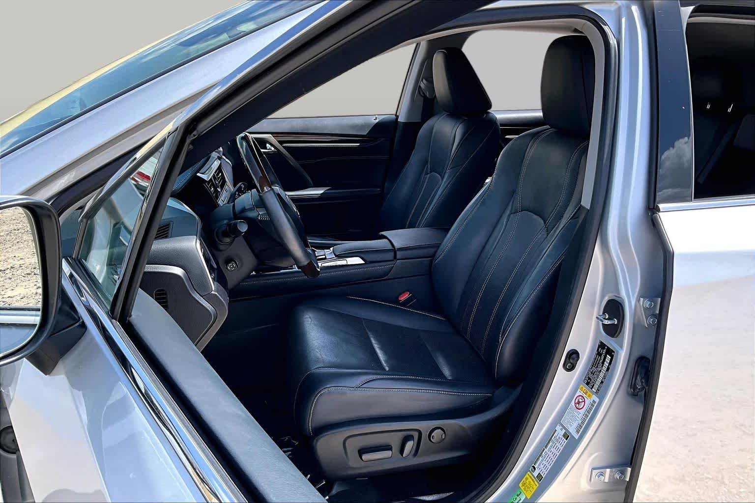 Used 2019 Silver Lining Metallic Lexus  image 7