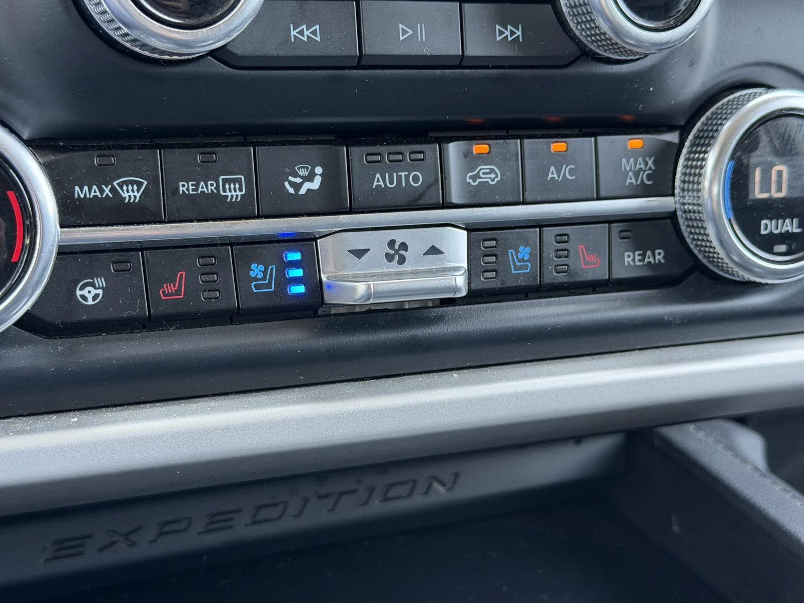 Used 2024 Oxford White Ford XLT image 6