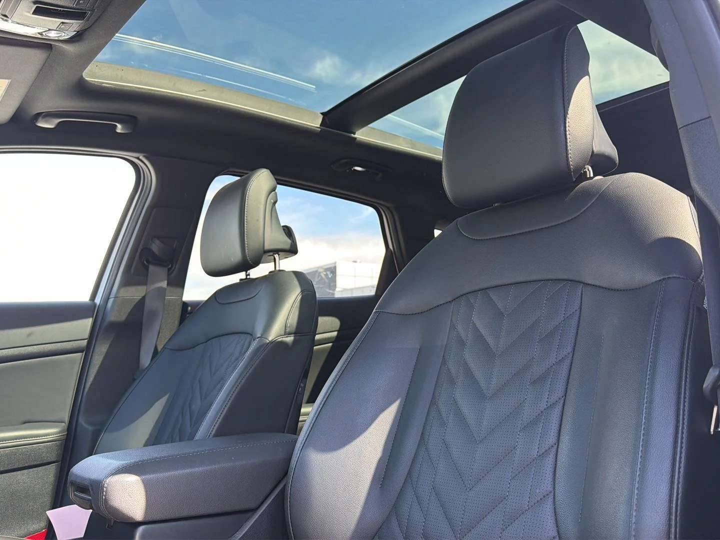 Used 2023 Glacial White Pearl Kia X-Line image 6