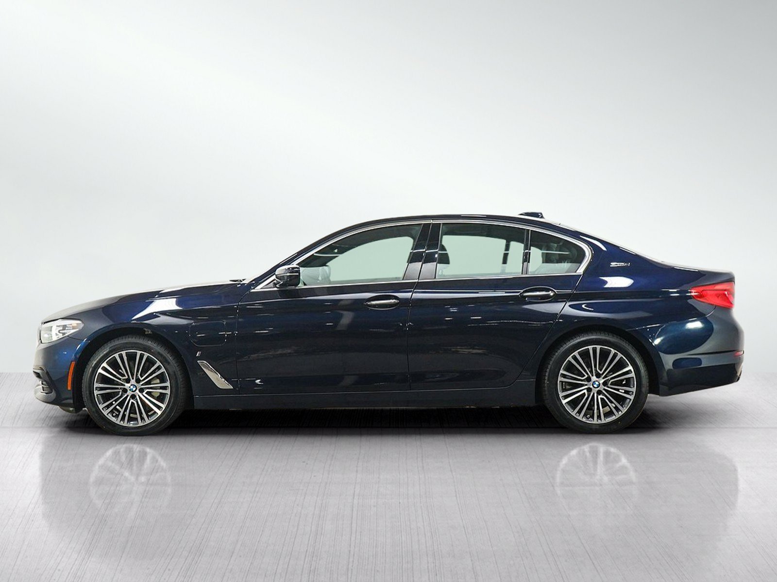 Used 2018 BMW 5 Series 530e with VIN WBAJB1C59JB374833 for sale in Burnsville, Minnesota