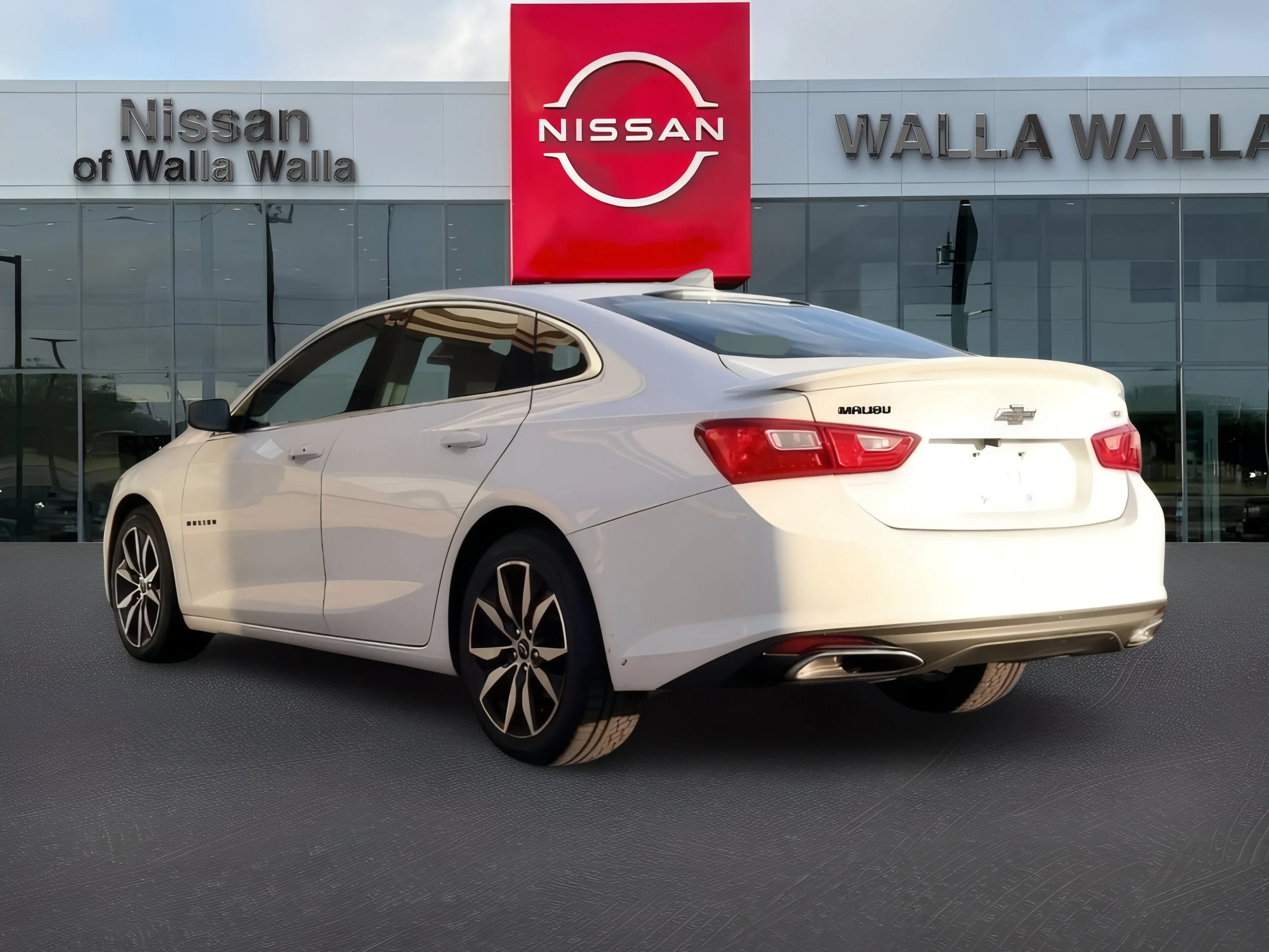 Used 2023 Summit White Chevrolet RS image 4