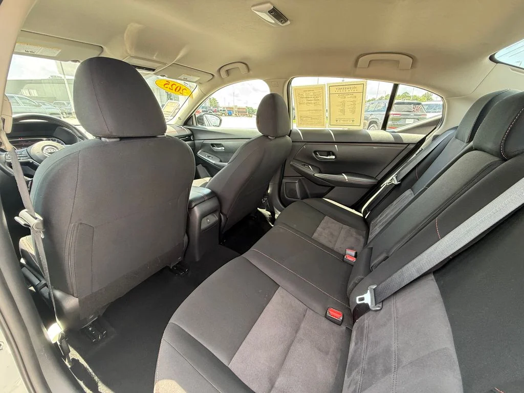 Used 2025 White Nissan SR image 23