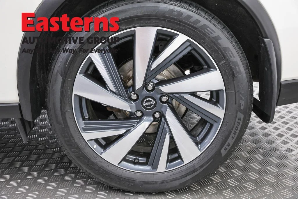 Used 2023 White Nissan SL image 33