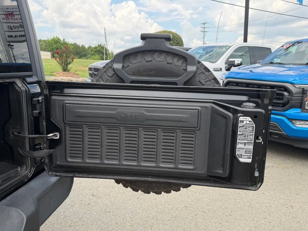 Used 2020 Black Jeep Sport image 6