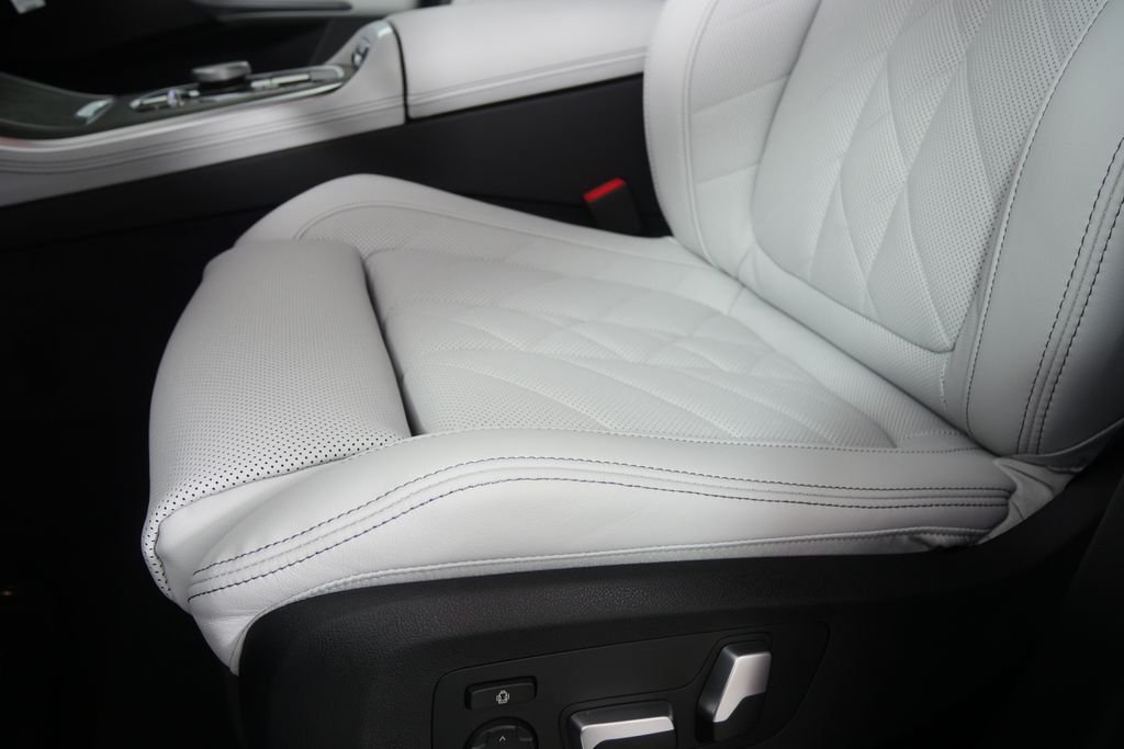 New 2026 Carbon Black Metallic BMW sDrive40i image 9