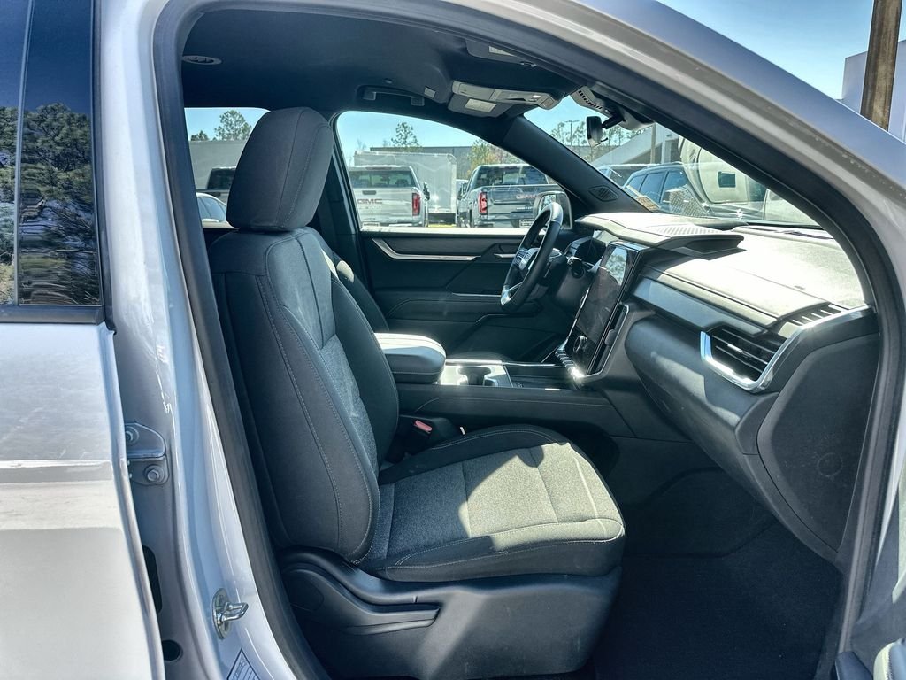 Used 2025 Summit White GMC Elevation image 27