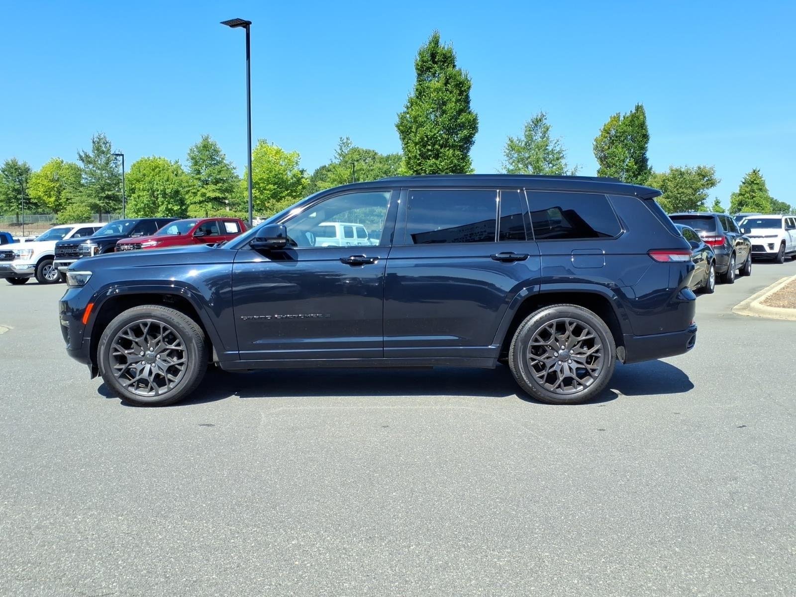 Used 2024 Diamond Black Crystal Pearlcoat Jeep Summit Reserve image 3