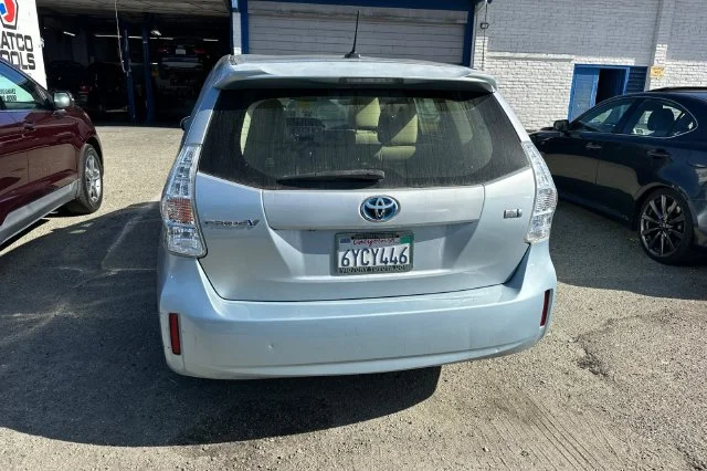Used 2013 Blue Toyota Three image 7