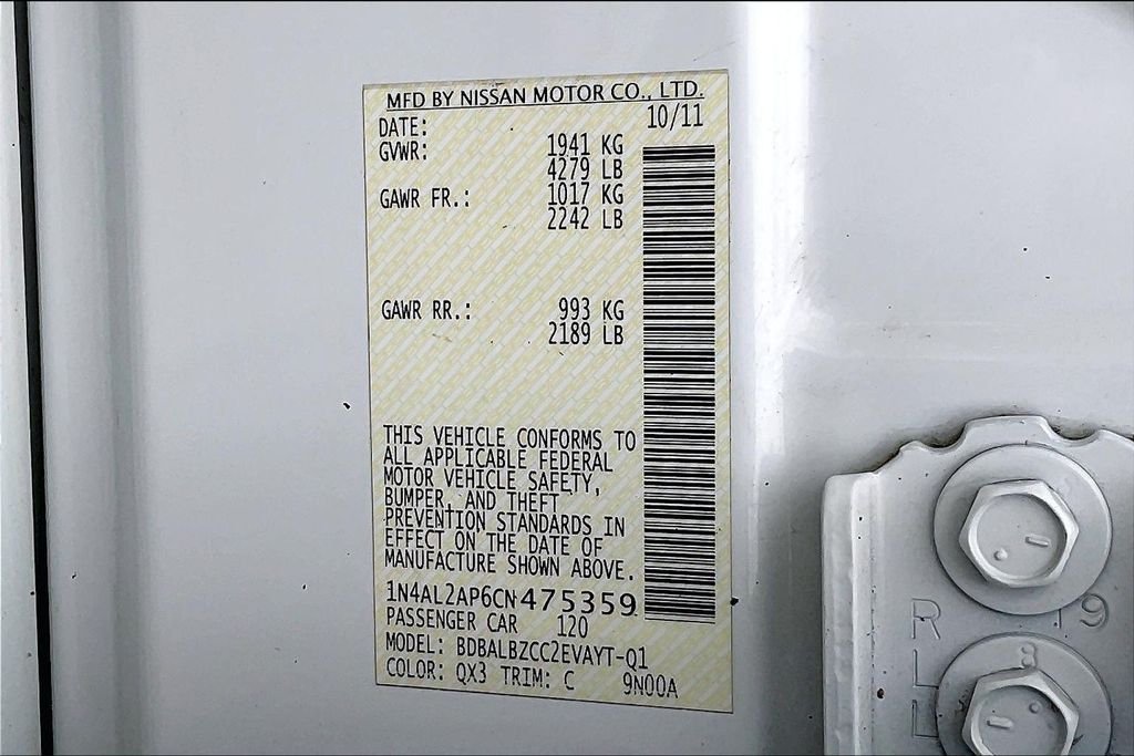 Used 2012 White Nissan 2.5 S image 31
