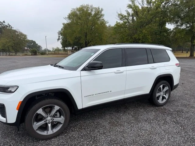 Used 2026 White Jeep Limited image 5