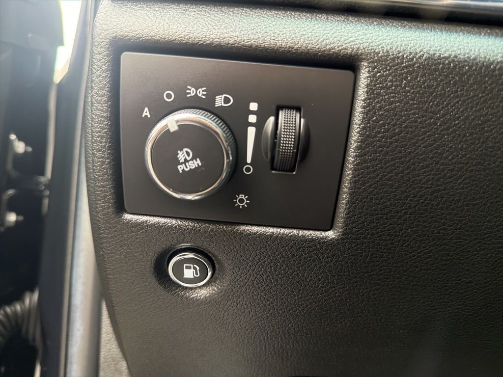 Used 2014 Black Forest Green Pearlcoat Jeep Limited image 19