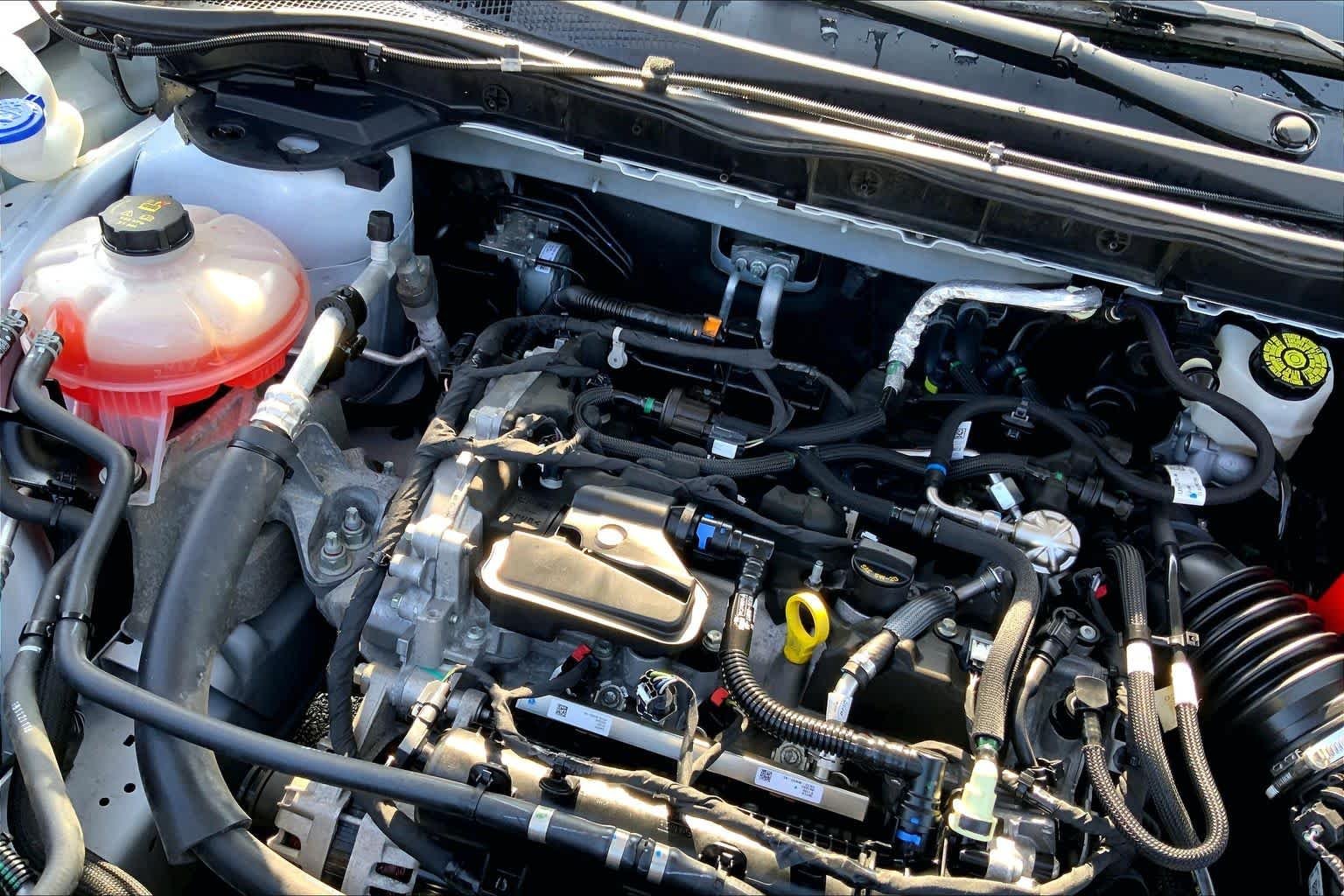Certified Used 2021 Oxford White Ford SE image 29