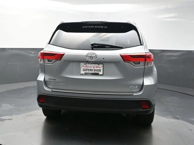 Used 2017 Silver Toyota XLE image 6