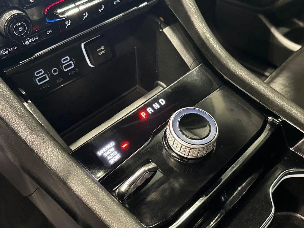 Used 2023 Gray Metallic Jeep Limited image 29