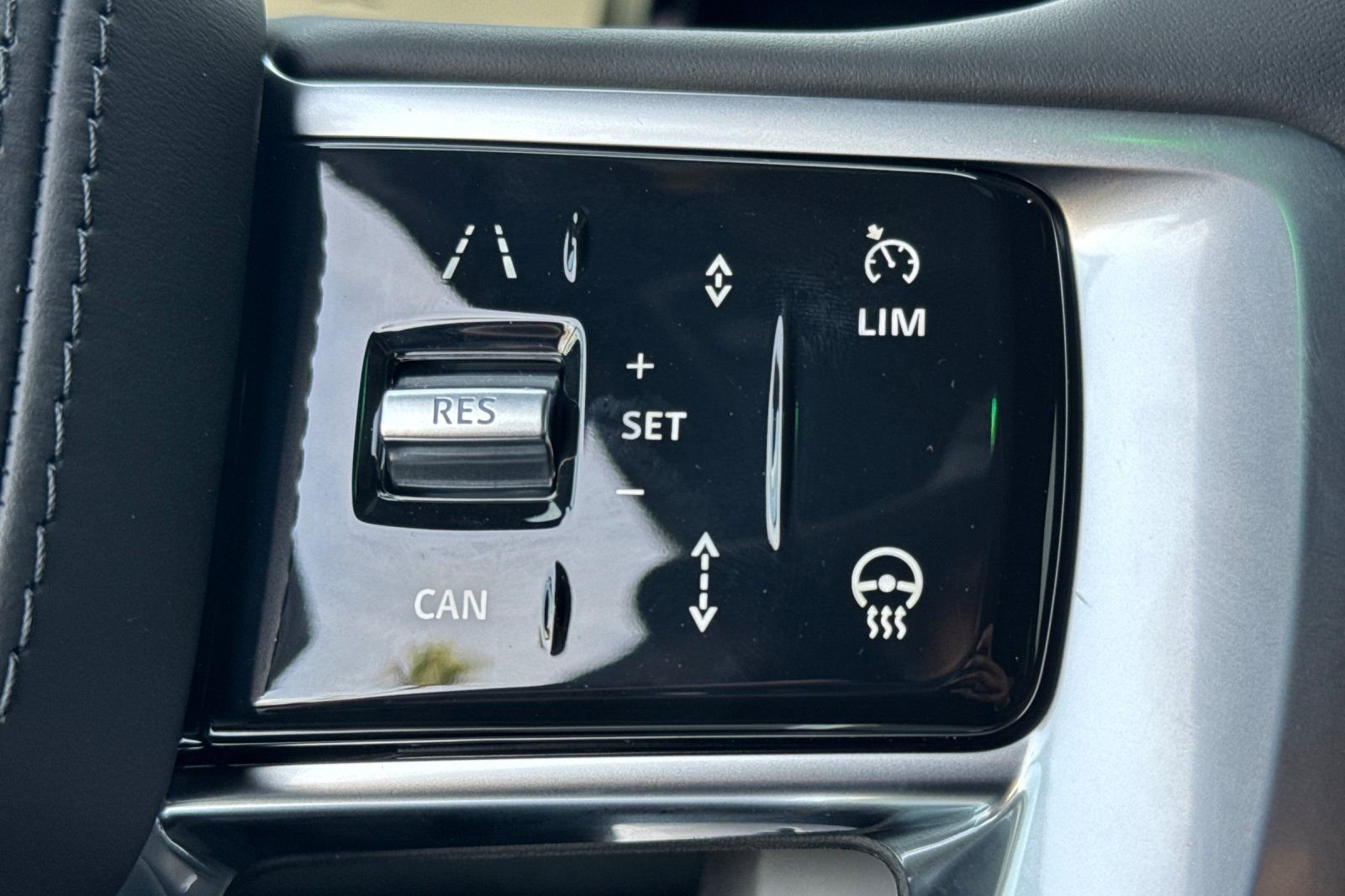 New 2026 Santorini Black Land Rover SE image 29