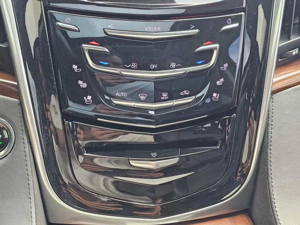Used 2020 BLACK RAVEN Cadillac Premium Luxury image 36