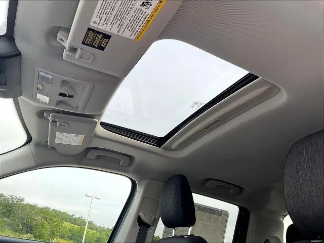 New 2025 Azure Gray Metallic Tri-Coat Ford XLT image 22
