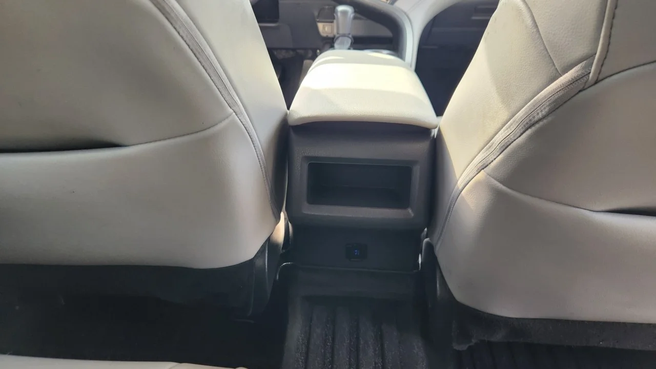 Used 2024  Toyota Hybrid SE image 21