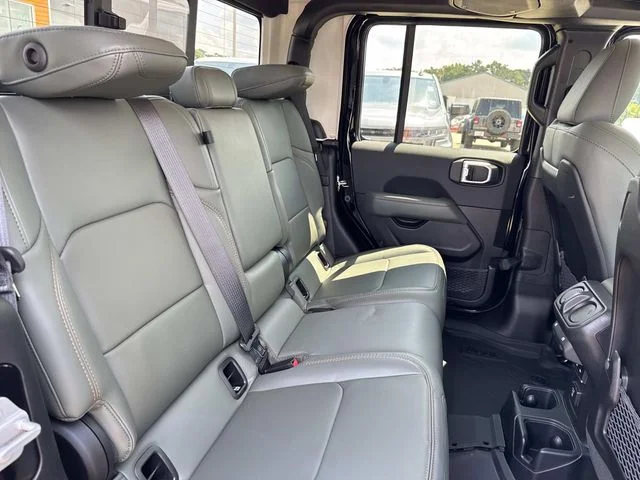New 2026 Black Jeep Mojave image 10