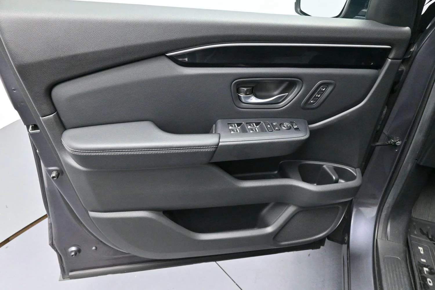 Used 2024 Modern Steel Metallic Honda Touring image 12