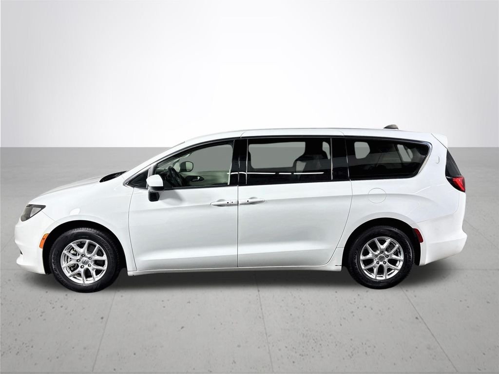 Used 2023 White Chrysler LX image 9
